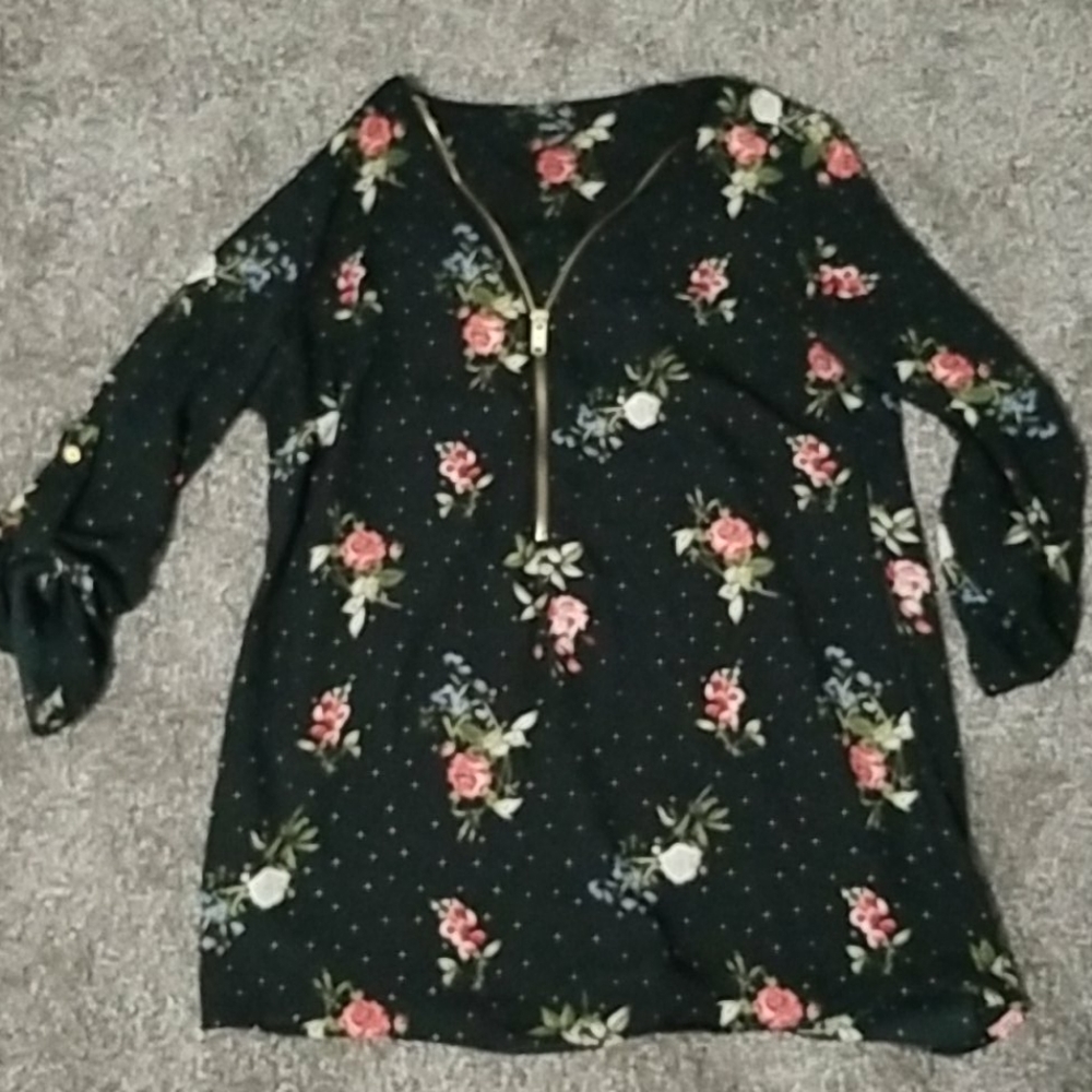 Black floral blouse with zipper